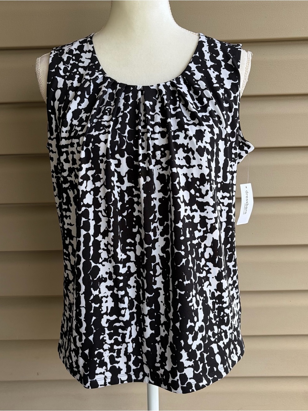 •Jones Studio• NWT Abstract Print Sleeveless Blouse - Size Medium